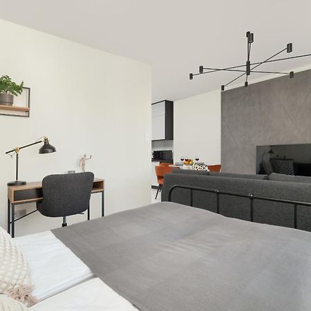 Luksusowe Studio W Lodzi Z Biurkiem, Balkonem I Klimatyzatorem By Renters Prestige Екстер'єр фото